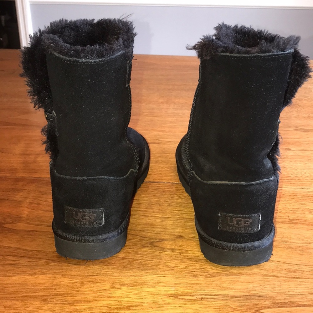 Black Ugg boots